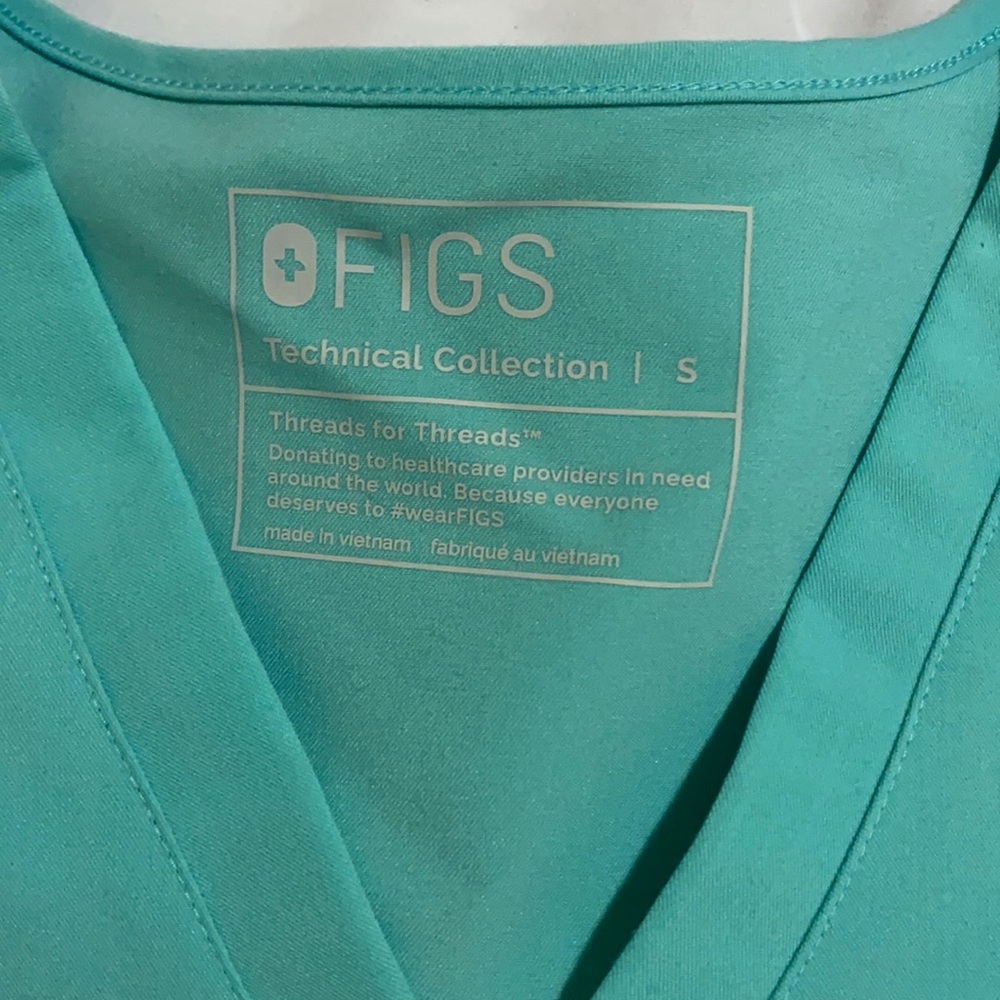 Figs Mint Scrub Top